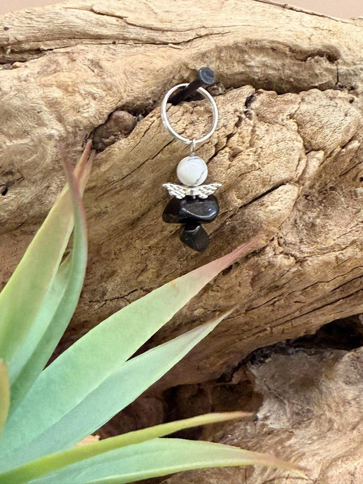 Petit ange de Lune Obsidienne noir & Howlite