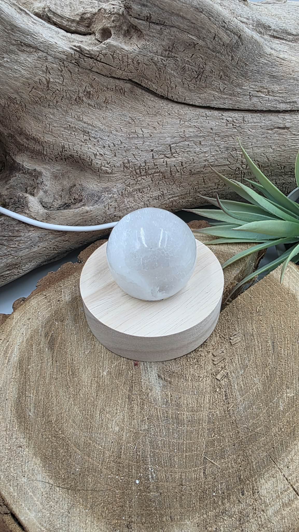 Mini Lampe LED en Sélénite – Boule lumineuse
